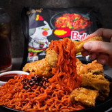 نودل سامیانگ samyang با طعم مرغ تند بولداک ( بسته 140 گرمی )